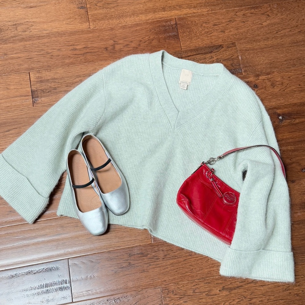 Soft and cozy Saige color, alpaca blend V-neck with a relaxed fit by H&M size M